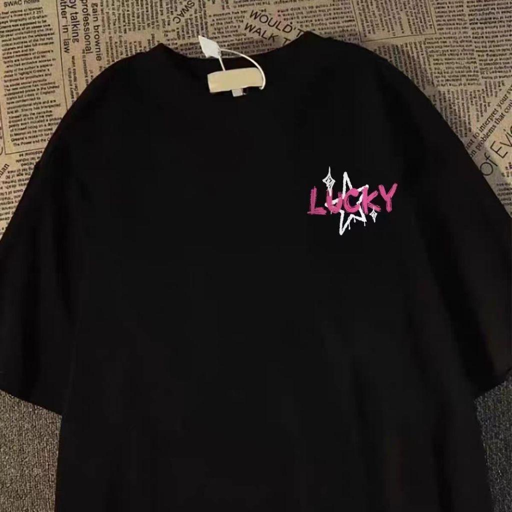 Kaos Baju Grafis Vintage Y2k Lucky Star – Desain Bintang Retro Estetik dengan Nuansa Pink dan Hitam