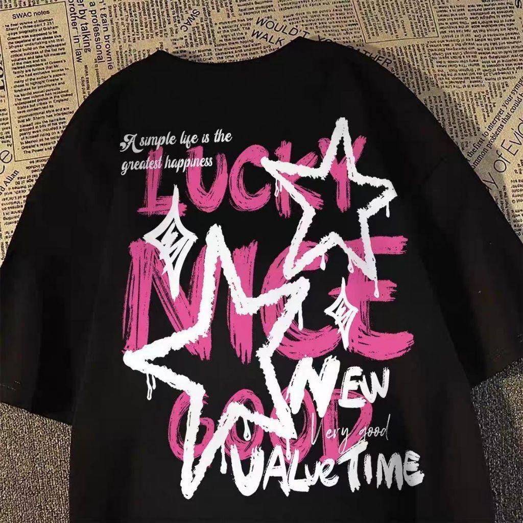 Kaos Baju Grafis Vintage Y2k Lucky Star – Desain Bintang Retro Estetik dengan Nuansa Pink dan Hitam